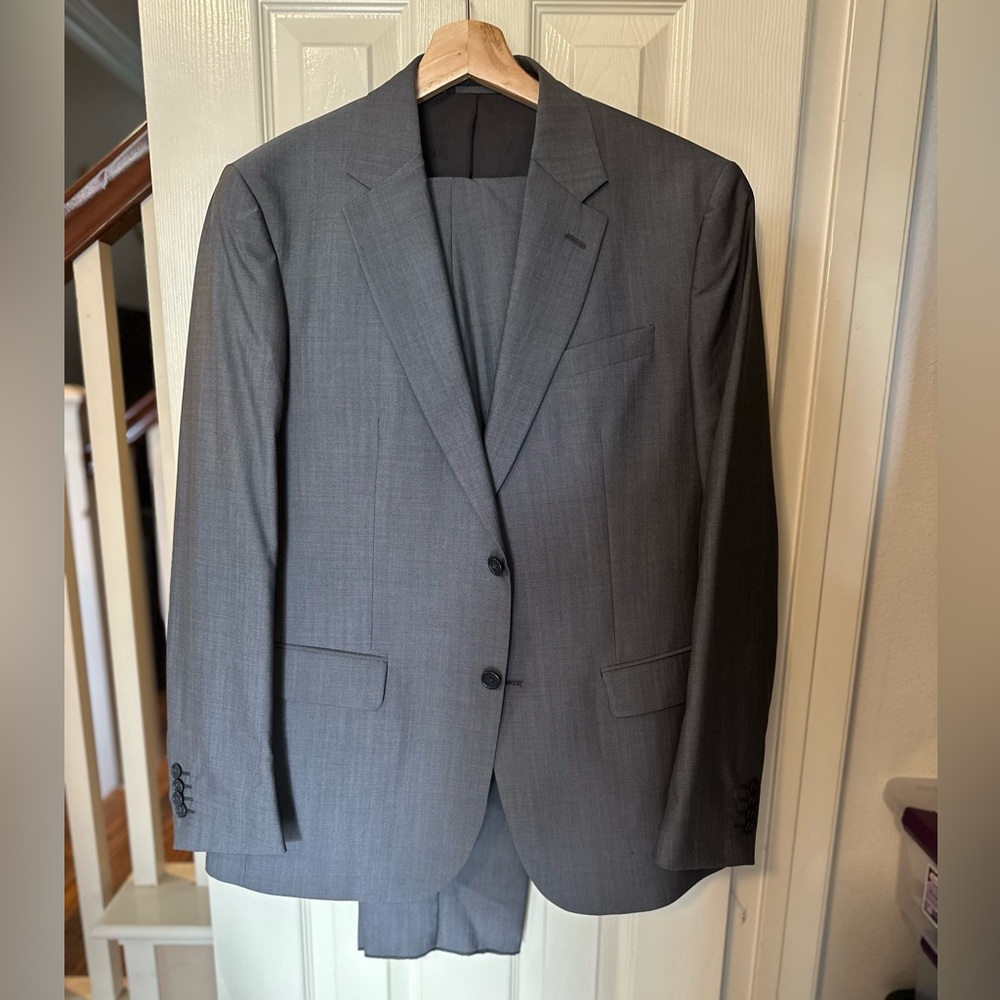 Fellini Gray Two- Piece Men's suit Classic Fit New never worn with tags